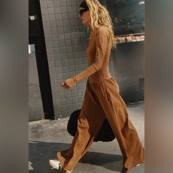 FP Movement by FREE PEOPLE Hot Shot Wide leg onesie in Camel -S NWT - Picture 4 of 4